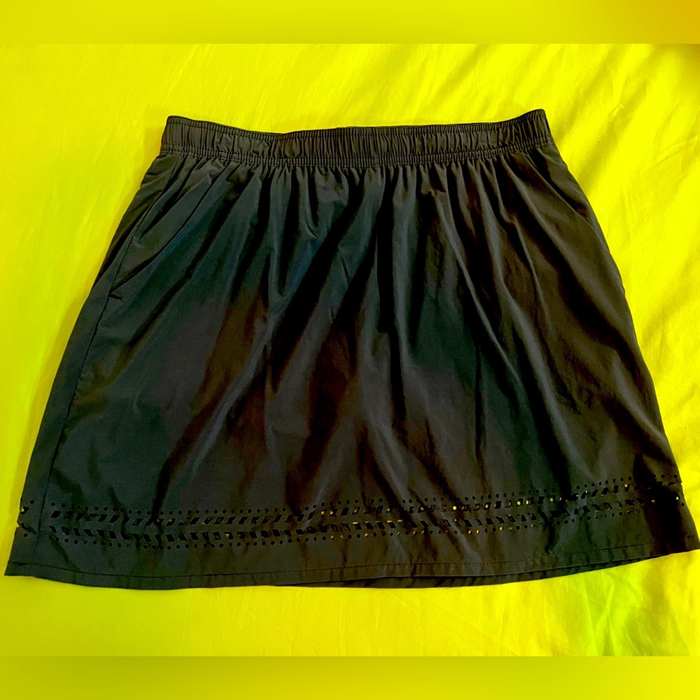 Toad&Co size large black skort